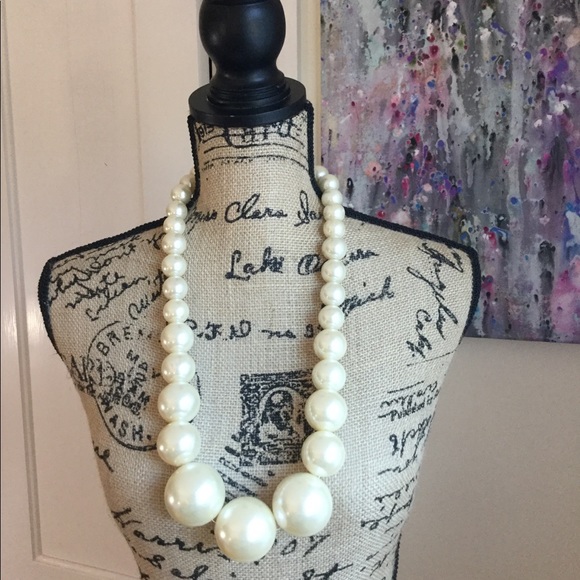One-of-a-kind Pearl Necklace with Gold Accents - Picture 6 of 7